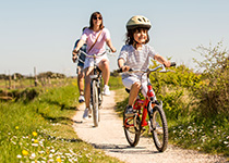 Le port du casque à vélo obligatoire pour les moins de 12 ans